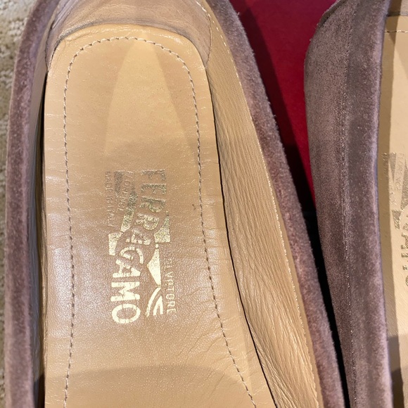 SALVATORE FERRAGAMO WOMENS TAUPE SUEDE SABA LOAFER - Picture 3 of 5